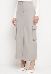 Szara Spódnica w Stylu Utility z Kieszeniami i Rozcięciem na Przodzie Temari. Szare spódniczki damskie Born2be, l, bez wzorów, eleganckie, z podwyższonym stanem, maxi, koszulowe. Za 139.99 zł.