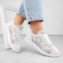 Półbuty damskie sportowe koronkowe białe T.Sokolski 1982. Białe półbuty damskie T.Sokolski, bez wzorów, z koronki, sportowe, bez obcasa. Za 239.99 zł.