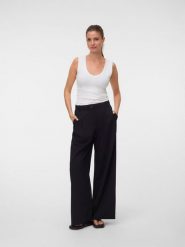 Vero Moda Spodnie w kolorze czarnym rozmiar: 36/L30. Czarne spodnie materiałowe damskie Vero Moda, bez wzorów, z materiału, z podwyższonym stanem. Za 149.95 zł.
