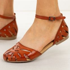 Brązowe skórzane sandały damskie Porronet 3100. Brązowe sandały damskie PORRONET, bez wzorów, z jeansu, bez obcasa, na płaskiej podeszwie. Za 299.00 zł.