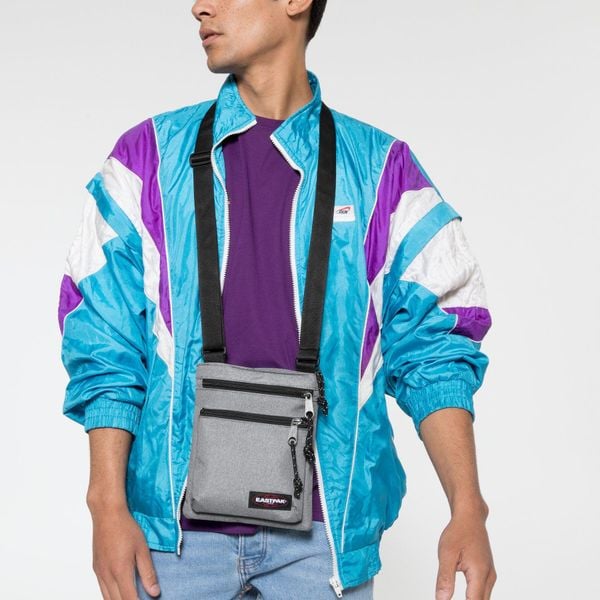 Torba na ramię Eastpak Rusher. Szare torby męskie na ramię Eastpak, bez wzorów, na ramię, małe. Za 68.23 zł.