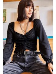 Olalook Bluzka w kolorze czarnym rozmiar: M. Czarne bluzki damskie Olalook, m, bez wzorów, bez kołnierzyka, bez ramiączek. Za 60.99 zł.