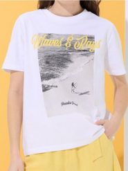 Bawełniana koszulka z nadrukiem wakacyjnym - biały. Białe t-shirty damskie Sinsay, l, bez wzorów, z bawełny, bez kołnierzyka. W wyprzedaży za 12.99 zł.