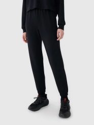 4F Spodnie dresowe w kolorze czarnym rozmiar: XS. Czarne spodnie dresowe damskie 4f, xs, bez wzorów, z dresówki. Za 77.99 zł.