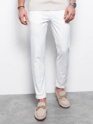 Spodnie męskie chino - białe V5. Białe spodnie materiałowe męskie Ombre Clothing, bez wzorów, z bawełny. W wyprzedaży za 69.99 zł.