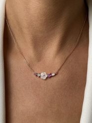 Les Petites Précieuses Pozłacany naszyjnik z elementem ozdobnym - dł. 40 cm rozmiar: onesize. Białe naszyjniki damskie Les Petites Précieuses, pozłacane. Za 130.99 zł.