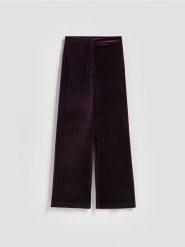 Welurowe spodnie - ciemnofioletowy. Fioletowe spodnie materiałowe damskie Reserved, bez wzorów, z dzianiny. Za 119.99 zł.