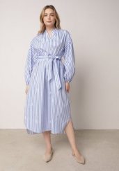 Niebieska Pudełkowa Sukienka z Bawełny Zdobiona Haftem i Wiązanym Paskiem Nahssa. Niebieskie sukienki damskie Born2be, na co dzień, m, z aplikacjami, z bawełny, casualowe, bez kołnierzyka, bez ramiączek, maxi, proste. Za 189.99 zł.