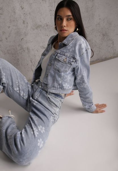 Niebieska Jeansowa Kurtka Cropped z Bawełną i Wiskozą w Kwiatowy Print Malwira. Niebieskie kurtki damskie Renee, na wiosnę, l, bez wzorów, z bawełny, bez kaptura. Za 139.99 zł.