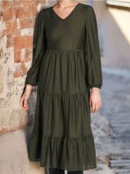Sukienka midi z efektem stopniowania - khaki. Brązowe sukienki damskie Sinsay, l, bez wzorów, bez kołnierzyka, bez ramiączek, midi. Za 42.99 zł.