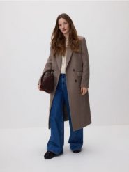 Płaszcz z dodatkiem wełny - brązowy. Brązowe płaszcze damskie Reserved, l, bez wzorów, z tkaniny. Za 279.99 zł.