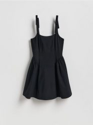 Sukienka mini - czarny. Czarne sukienki damskie Reserved, l, bez wzorów, z tkaniny, bez kołnierzyka, bez ramiączek, mini, rozkloszowane. Za 99.99 zł.