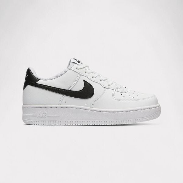 Buty Sportowe Młodzieżowe Nike Air Force 1 (GS). Biała buty sportowe na co dzień damskie Nike, nike air force. Za 360.80 zł.