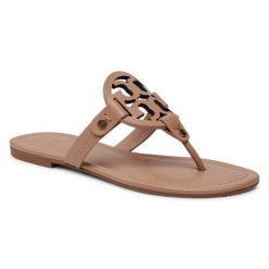 Japonki Tory Burch. Brązowe klapki damskie Tory Burch, bez wzorów, bez obcasa. Za 899.99 zł.