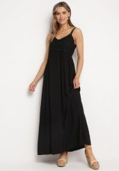 Czarna Wiskozowa Sukienka w Stylu Boho Na Ramiączkach Ozdobiona Koronką Tristelle. Czarne sukienki damskie Born2be, s, bez wzorów, z koronki, boho, bez kołnierzyka, bez ramiączek, maxi. W wyprzedaży za 87.99 zł.