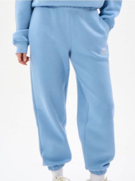 Polarowe spodnie jogger - niebieski. Niebieskie spodnie materiałowe damskie Sinsay, bez wzorów, z polaru. Za 39.99 zł.