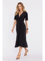 Made of emotion Sukienka w kolorze czarnym rozmiar: XXL. Czarne sukienki damskie Made Of Emotion, xxl, bez wzorów, bez kołnierzyka, bez ramiączek, midi, kopertowe. Za 234.99 zł.