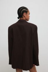 Marynarka typu oversize z lnem w kolorze INTENSE BROWN - HARLEY. Brązowe marynarki i żakiety damskie Marsala, bez wzorów, z bawełny, eleganckie. Za 459.90 zł.