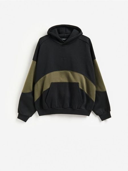 Bluza z kapturem - czarny. Czarne bluzy z kapturem męskie Reserved, l, z bawełny. Za 159.99 zł.