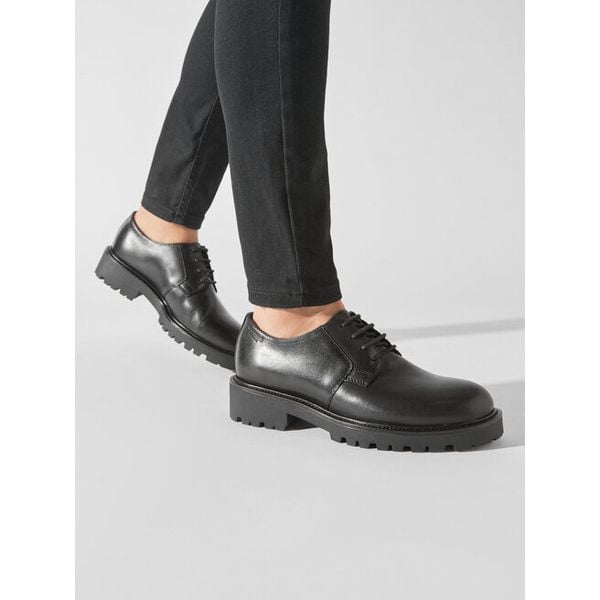 Półbuty Vagabond Shoemakers. Czarne półbuty damskie Vagabond Shoemakers, bez wzorów, bez obcasa. Za 476.99 zł.