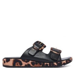 Klapki Tamaris. Czarne klapki damskie Tamaris, bez wzorów, bez obcasa. Za 329.99 zł.
