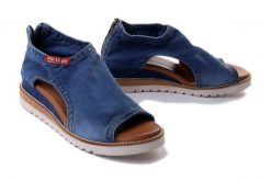 ARTIKER RELAKS 50C0256 jeans, sandały damskie. Niebieskie sandały damskie Artiker Relaks, bez wzorów, z jeansu, bez obcasa, na koturnie. Za 237.92 zł.