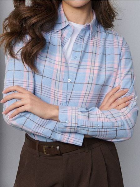 Flanelowa koszula w kratę - różowy. Czerwone koszule damskie Sinsay, l, bez wzorów, bez kołnierzyka, bez ramiączek. Za 49.99 zł.