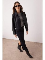 Trendyol Kurtka w kolorze czarnym ze skóry syntetycznej rozmiar: XL. Czarne kurtki damskie Trendyol, xl, bez wzorów, ze skóry, bez kaptura. Za 174.43 zł.