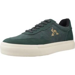 Buty LE COQ SPORTIF JET STAR_2 Zielony. Zielone buty trekkingowe męskie Le Coq Sportif, ze skóry, bez zapięcia, trekkingowe. Za 214.99 zł.