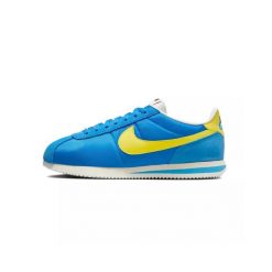 Buty sportowe męskie Nike Cortez. Białe buty sportowe na co dzień męskie Nike, z materiału, bez zapięcia, trekkingowe, Nike Cortez. Za 437.05 zł.