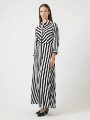 YAS Sukienka w kolorze biało-czarnym rozmiar: XS. Białe sukienki damskie YAS, na imprezę, s, bez wzorów, z wiskozy, klasyczne, bez kołnierzyka, bez ramiączek, maxi. Za 150.02 zł.