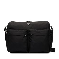 Torebka Guess. Czarne torebki klasyczne damskie Guess, z aplikacjami, bez dodatków. Za 344.99 zł.