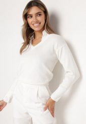Biały Sweter z Koszulową Wstawką i Dekoltem w Serek Terviap. Białe swetry klasyczne damskie Born2be, m, z jeansu, bez kołnierzyka. Za 109.99 zł.