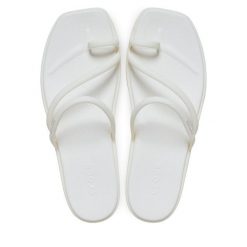 Japonki Crocs. Brązowe klapki damskie Crocs, bez wzorów, bez obcasa. Za 179.99 zł.