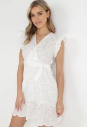 Biała Sukienka Telephei. Białe sukienki damskie Born2be, s, z aplikacjami, z bawełny, boho, bez kołnierzyka, bez ramiączek, mini, kopertowe. W wyprzedaży za 111.99 zł.