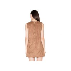Sukienka VT071 Brąz. Brązowe sukienki damskie Venaton, na co dzień, xl, bez wzorów, z tkaniny, bez kołnierzyka, bez ramiączek, proste. Za 139.00 zł.