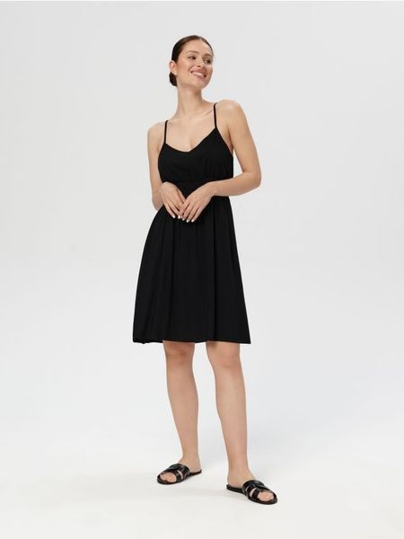 Sukienka mini - czarny. Czarne sukienki damskie Sinsay, l, bez wzorów, bez kołnierzyka, bez ramiączek, mini. W wyprzedaży za 39.99 zł.