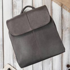 Plecaczek damski skórzany brązowy mały plecak miejski Abruzzo ABR-42-BR. Brązowe plecaki damskie bez wzorów, ze skóry. Za 219.00 zł.