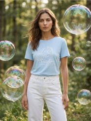 Bawełniana koszulka z napisem Feel The Season - błękitny. Niebieskie t-shirty damskie Sinsay, l, bez wzorów, z bawełny, bez kołnierzyka. Za 9.99 zł.