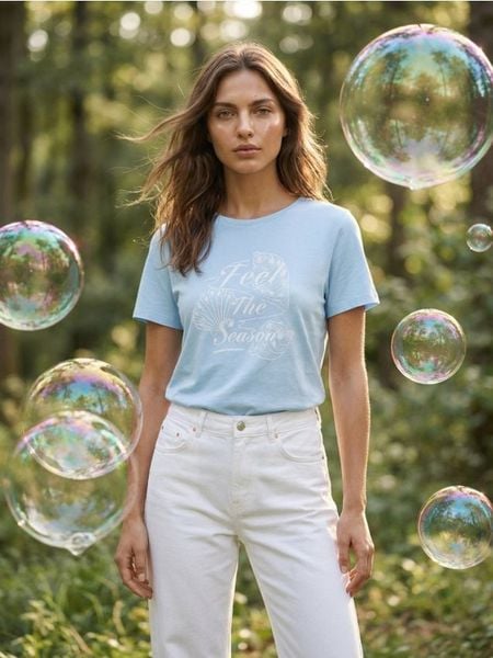 Bawełniana koszulka z napisem Feel The Season - błękitny. Niebieskie t-shirty damskie Sinsay, l, bez wzorów, z bawełny, bez kołnierzyka. Za 9.99 zł.