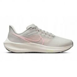 Buty do biegania damskie Nike Air Zoom Pegasus 39. Białe obuwie do biegania damskie Nike. Za 669.00 zł.