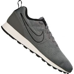 Szare Buty Nike Md Runner 2 Eng Mesh M 916774-001. Szare obuwie do biegania damskie Nike, Nike MD Runner. W wyprzedaży za 329.00 zł.