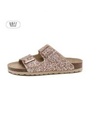 Teegu Klapki w kolorze jasnoróżowym rozmiar: 42. Różowe klapki damskie teegu, bez wzorów, bez obcasa. Za 121.99 zł.