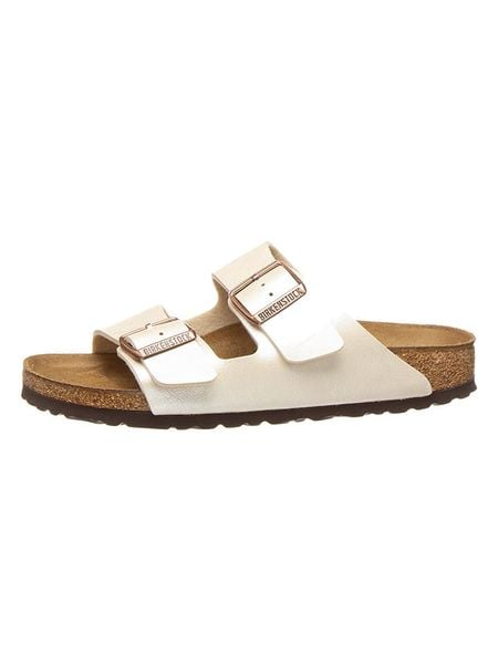 Birkenstock Klapki "Arizona" w kolorze kremowym rozmiar: 39. Białe klapki damskie Birkenstock, bez wzorów, bez obcasa. Za 319.95 zł.