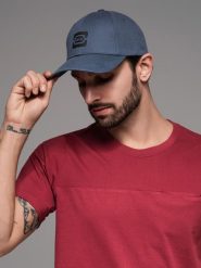 Męska czapka bejsbolówka z logo – granatowa V1 OM-ACCS-0100 - uniwersalny. Niebieskie czapki męskie Ombre Clothing, bez wzorów, z bawełny, klasyczne. Za 39.99 zł.