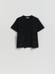 T‑shirt z koronkową aplikacją - czarny. Czarne t-shirty damskie Reserved, l, z aplikacjami, z bawełny, bez kołnierzyka. Za 79.99 zł.