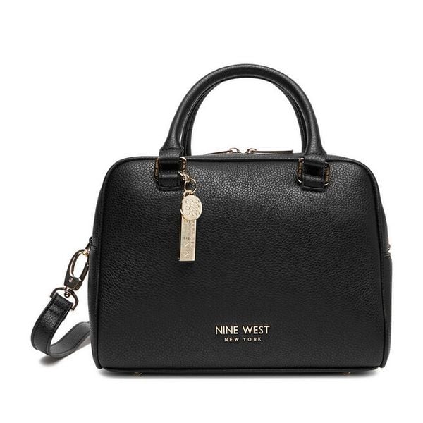 Torebka Nine West. Czarne torebki klasyczne damskie Nine West, bez wzorów, bez dodatków. Za 369.99 zł.