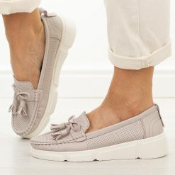 Beżowe skórzane mokasyny damskie Vinceza 88041. Brązowe mokasyny damskie VINCEZA, z jeansu. Za 219.00 zł.