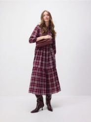 Koszulowa sukienka maxi z wiskozy - ciemnozielony. Zielone sukienki damskie Reserved, l, bez wzorów, z tkaniny, bez kołnierzyka, bez ramiączek, maxi, koszulowe. W wyprzedaży za 139.99 zł.