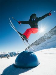 4F Spodnie narciarskie z szelkami membrana 15000 męskie - czerwone L. Czerwone spodnie materiałowe męskie 4f, bez wzorów, z materiału. Za 799.99 zł.